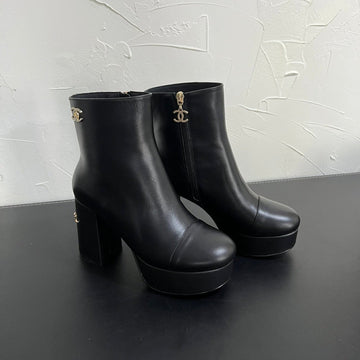 CC Short Boots 95MM In Black Plain Lambskin 949658