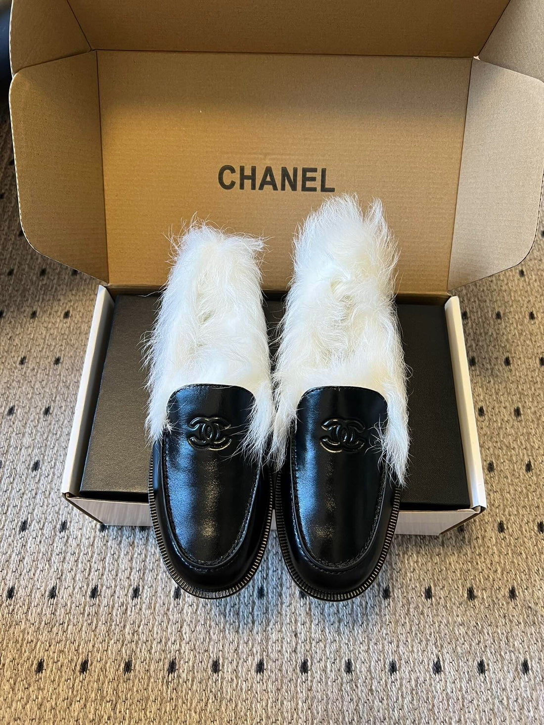 CC 26 Furry Loafer Black Mix White Shiny Sheepskin And Shearling Fleece 592924