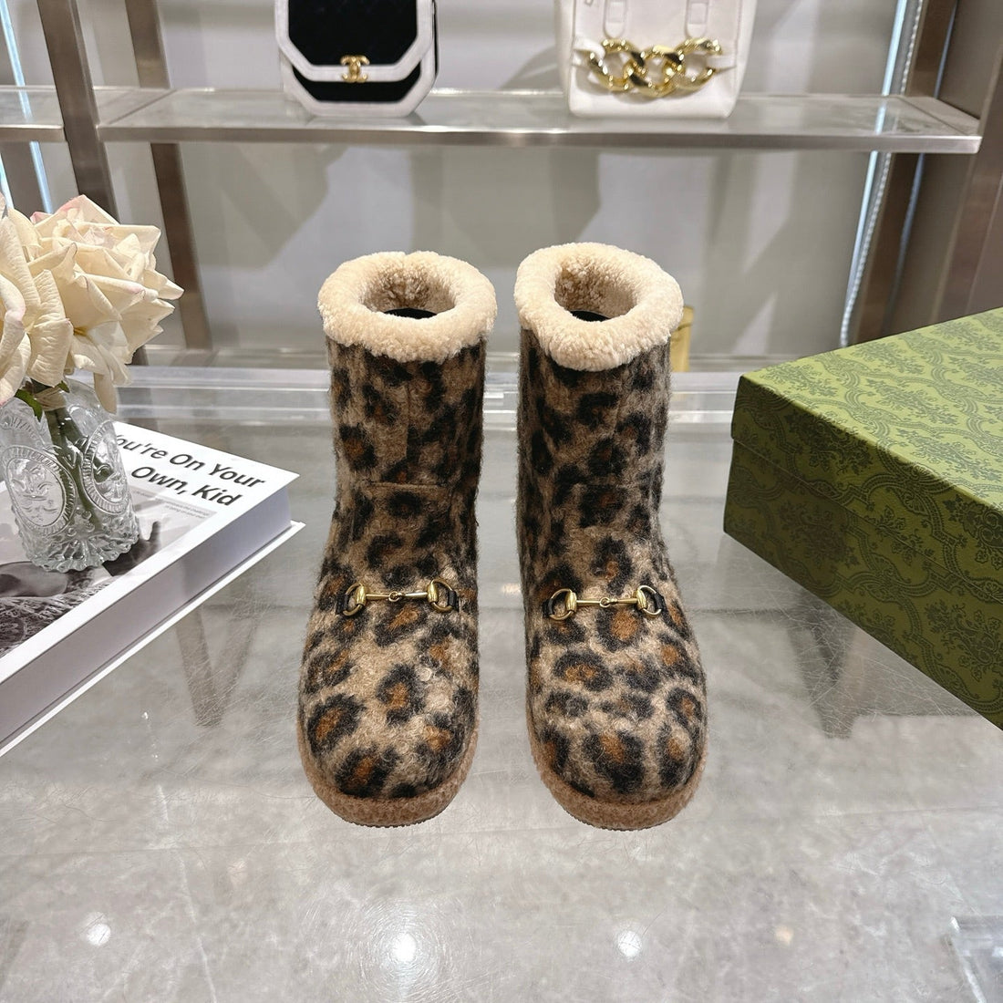 GG Horsebit Snow Leopard Woolen Fleece 576258
