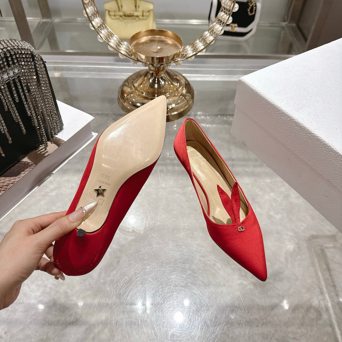 CD 26 Pump 35MM Red Silk Satin 592205