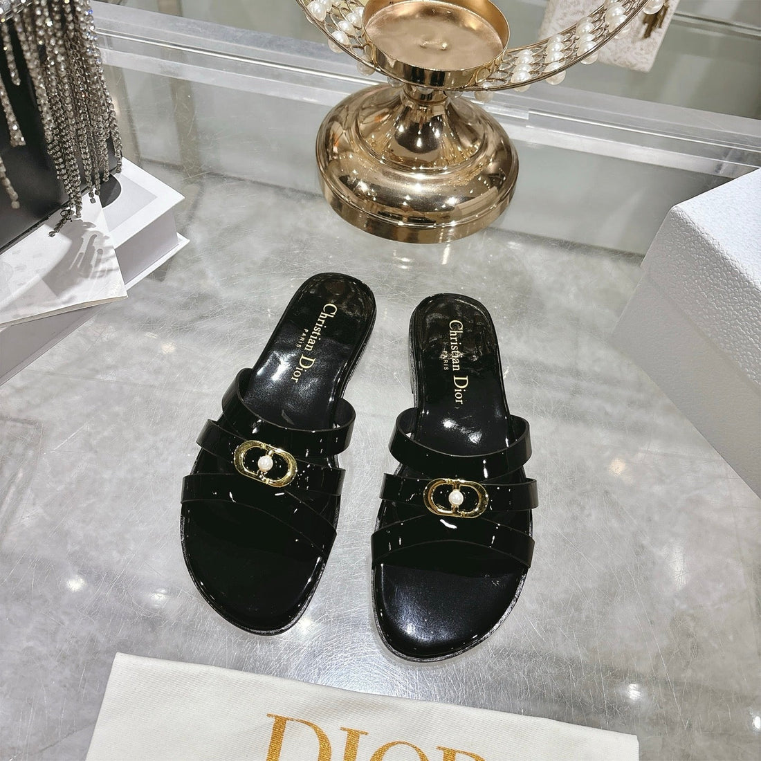 CD 26 Flat Sandals Black Patent Leather 592264