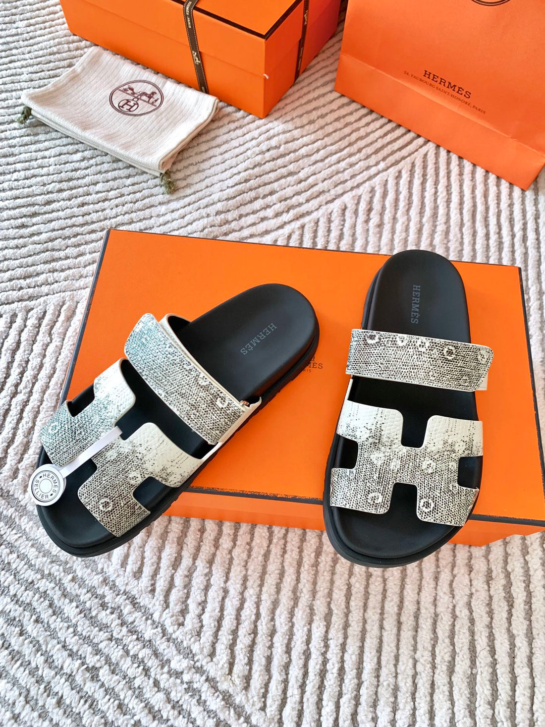 Hm Chypre Sandal Ombre Ivory White Black Cowhide 963216