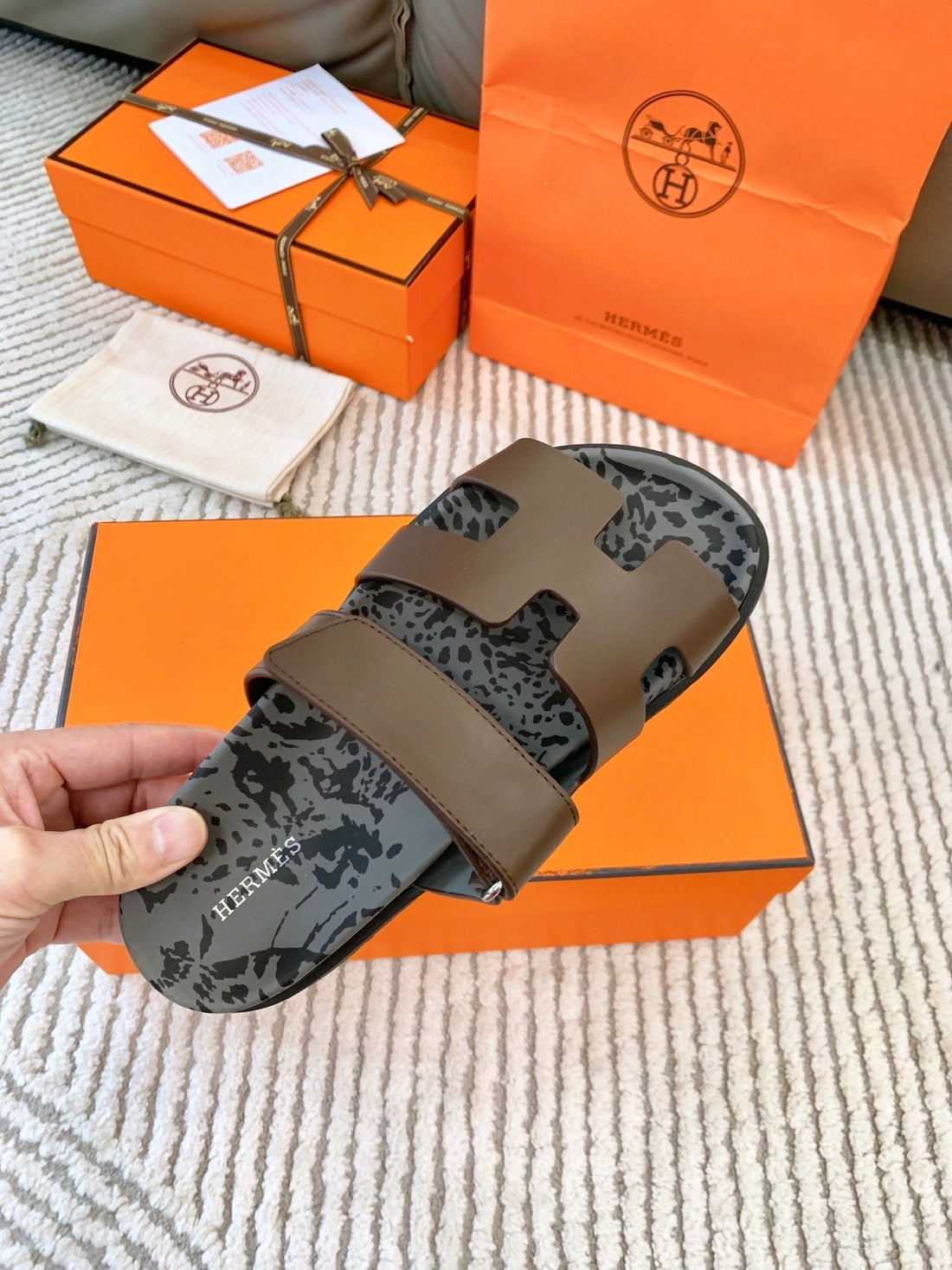 Hm Chypre Sandal Earth Brown With Black Gray Pattern Cowhide 963203