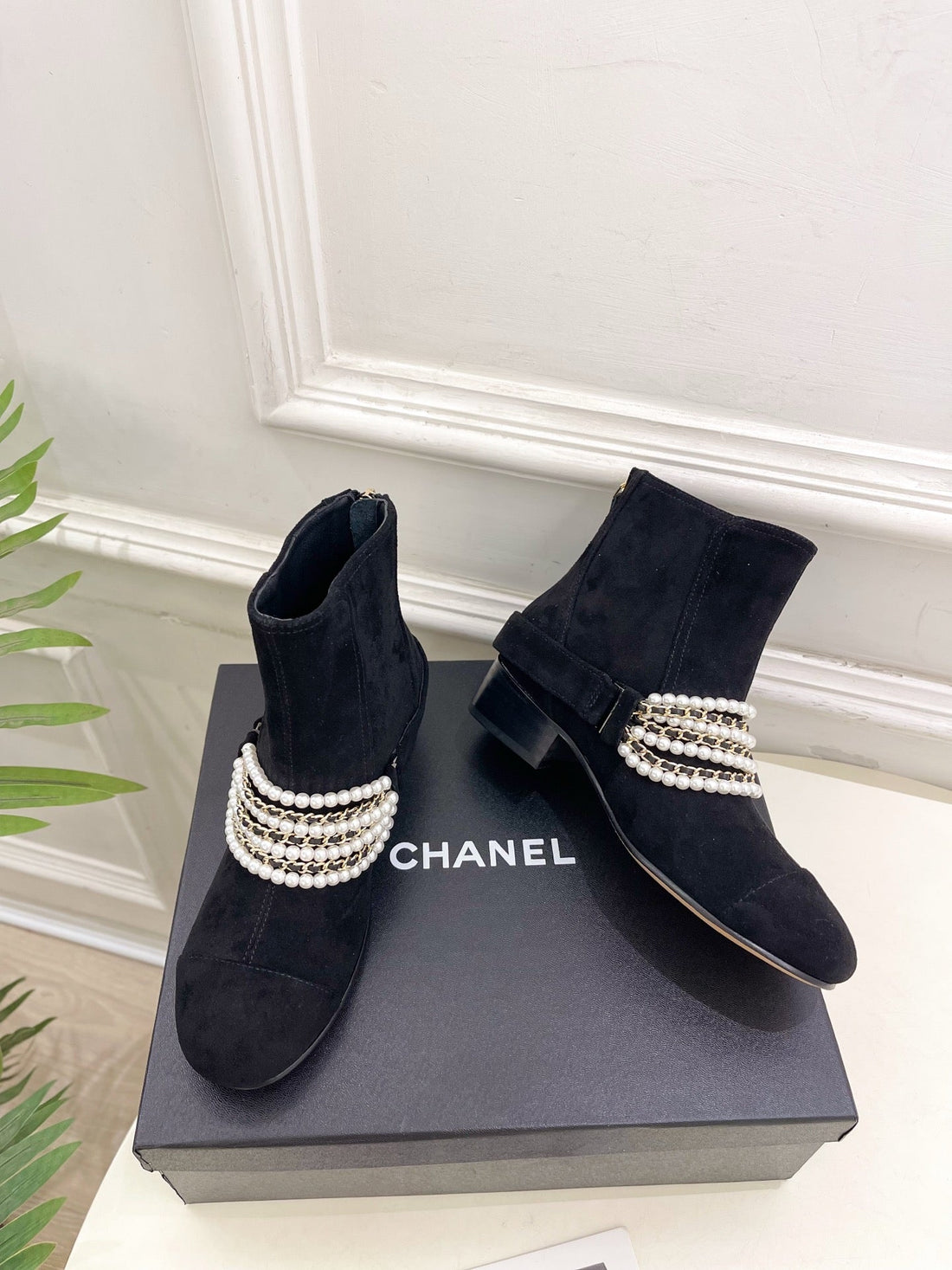 CC Pearl Chain Ankle Boots Booties 35MM Black Suede 425461