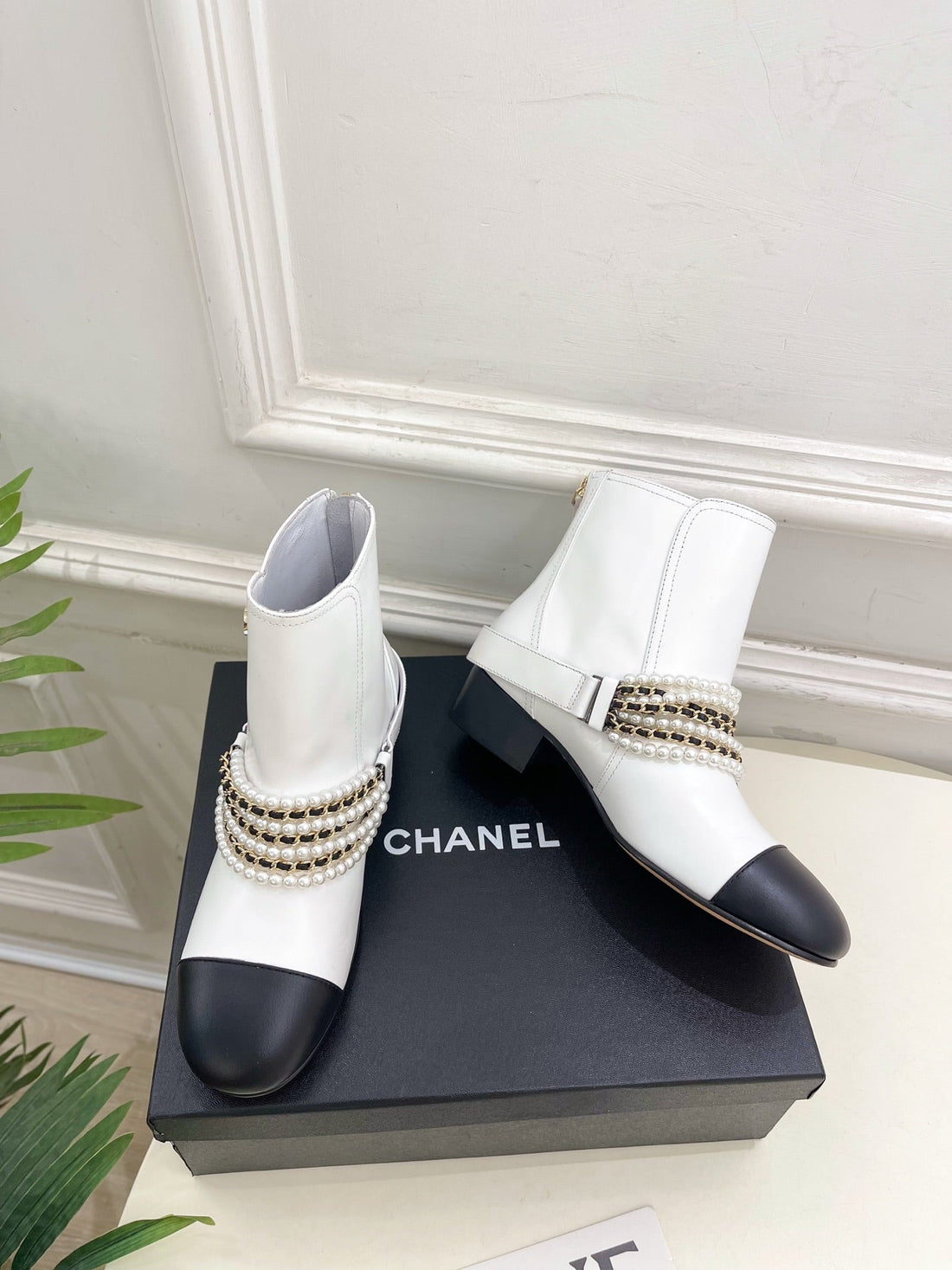CC Pearl Chain Ankle Boots Booties 35MM Black White Lambskin 425464