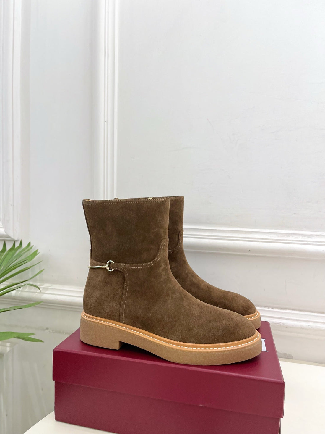 Gucci 25𝐬𝐬 Horsebit Ankle Boots Chestnut Brown Suede 435376