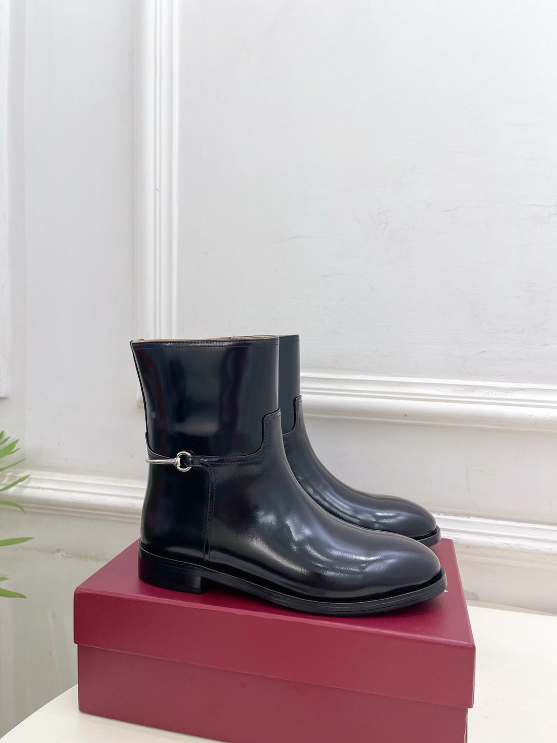 Gucci 25𝐬𝐬 Horsebit Ankle Boots Black Patent Calfskin 435384