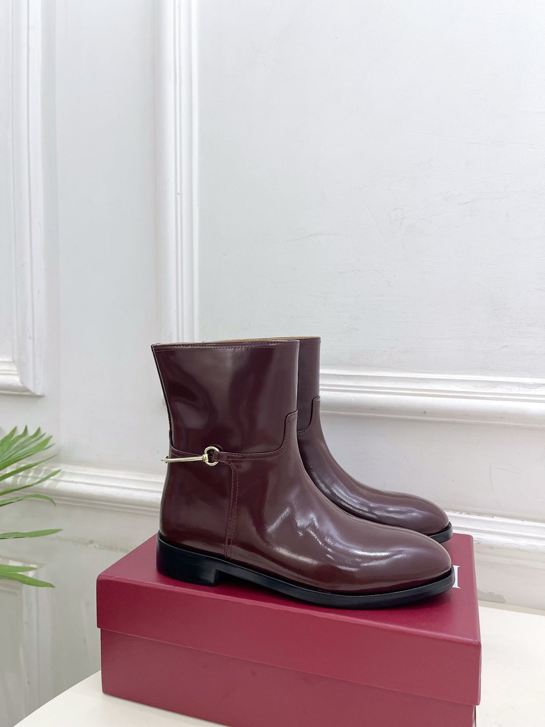 Gucci 25𝐬𝐬 Horsebit Ankle Boots Burgundy Patent Calfskin 435385