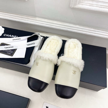 CC 25K Double C Pearl Fur Slippers Black Warm Beige Calfskin Shearing 586998