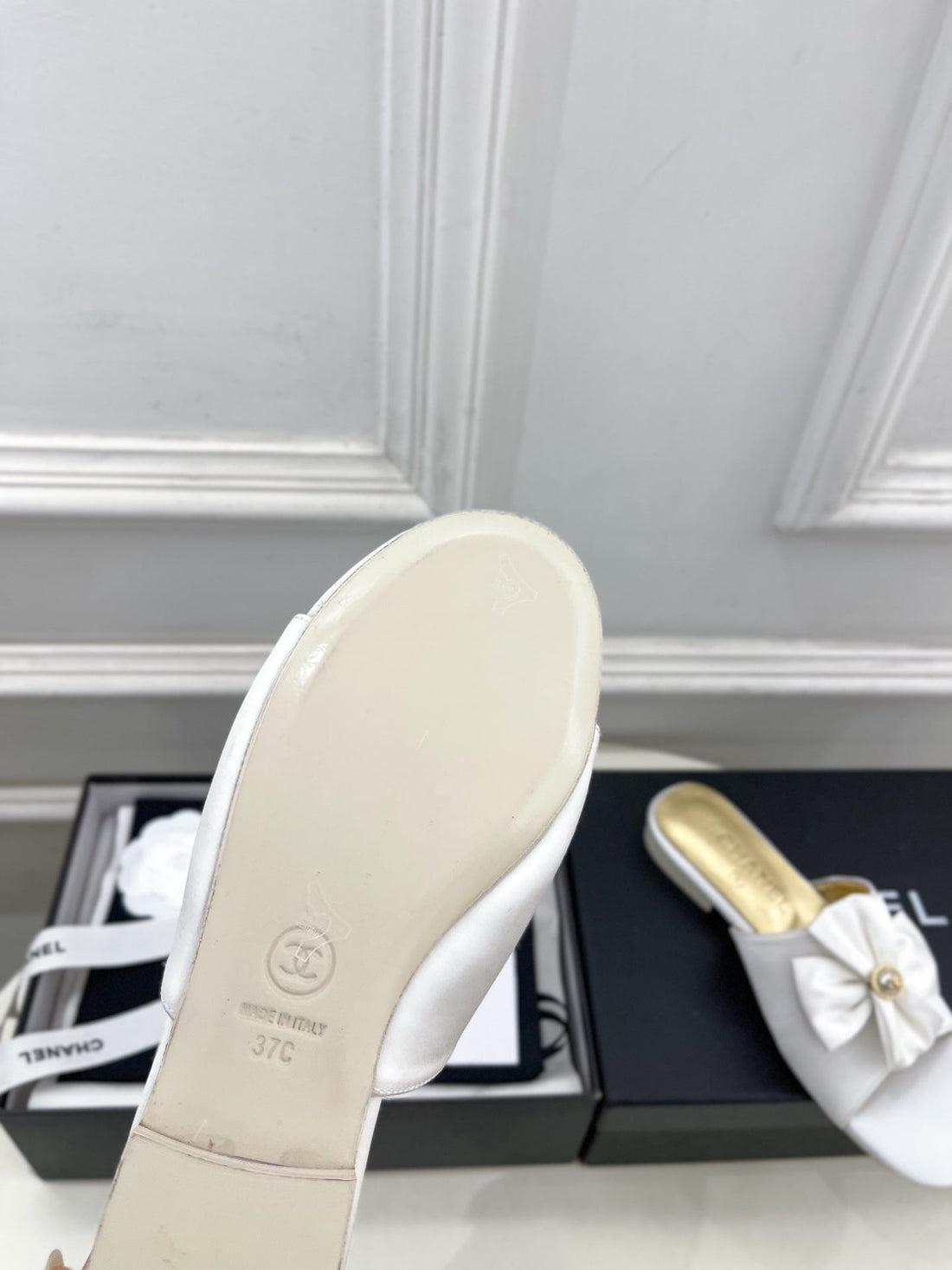 CC 26S Bow Slippers White Satin Sheepskin 586897