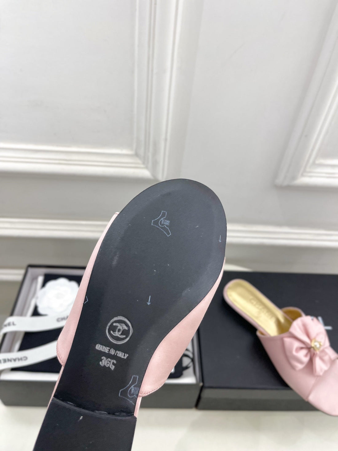 CC 26S Bow Slippers Pink Satin Sheepskin 586899