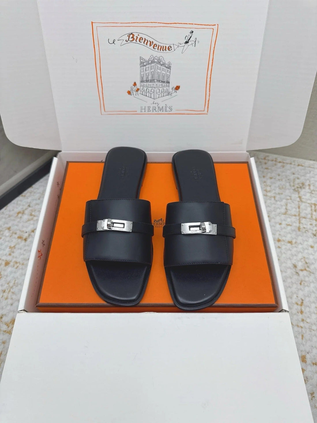 Hm 26SS Oasis Sandals Black Sheepskin Sliver Buckle 625163