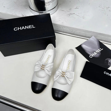 Chanel 25S Mary Janes In White Mix Black Calfskin With Bow Gold Hardwre