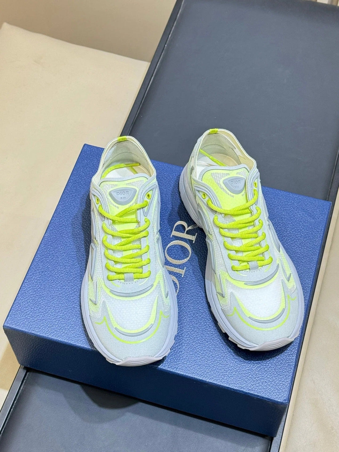 CD 26 B30 Sneaker Neon Green Silver Gray Mesh Tpu 621820
