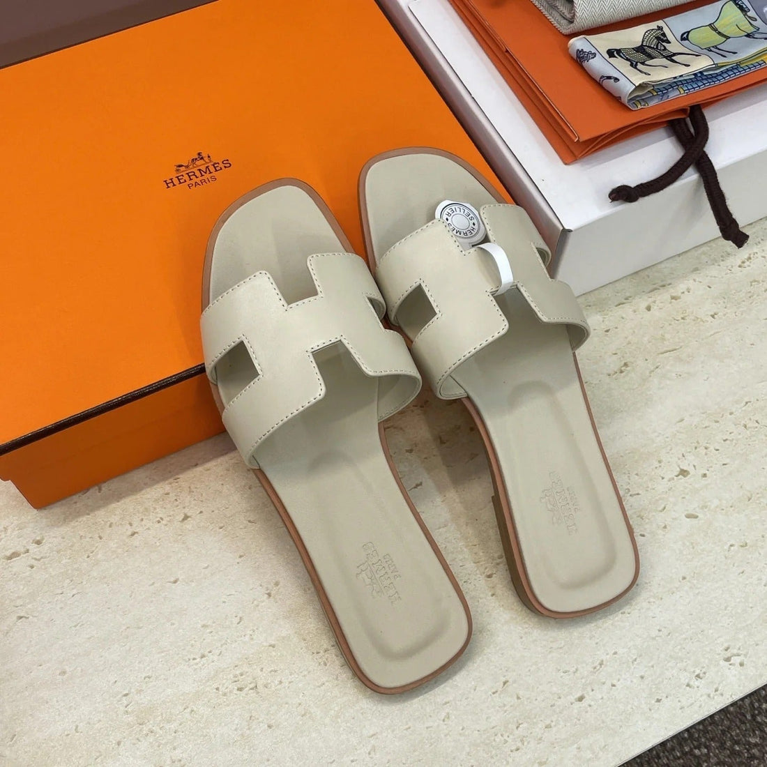 Hm 26SS Oran Sandals Light Beige Calfskin 607225