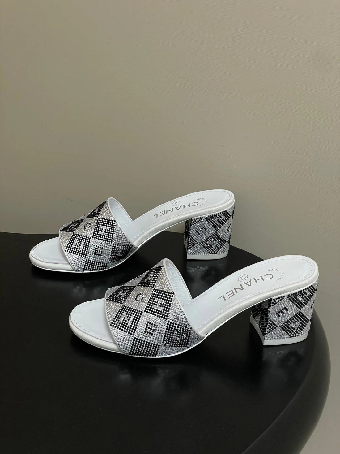 CC 26S Sandals 70 White Gray Sheepskin Rhinestones 649518