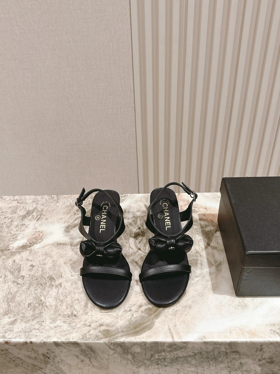 CC 26S Bow Sandals 55 Black Cowhide 658467