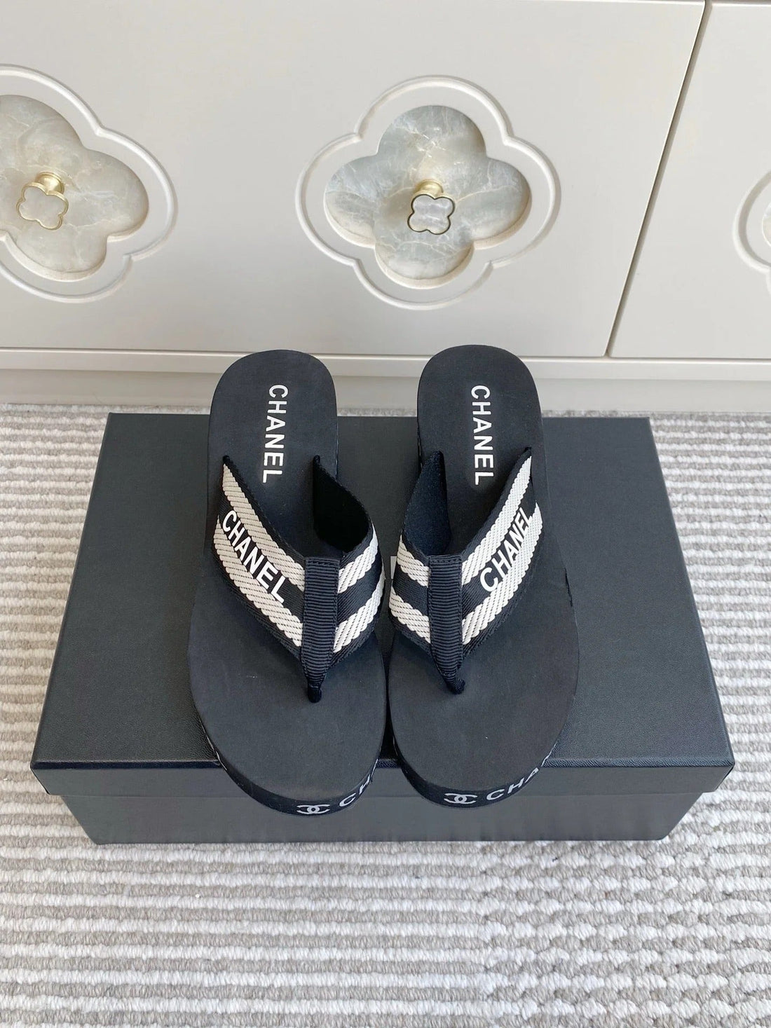 CC 26S Thong Sandals 65 Black White Rubber Leather 647677