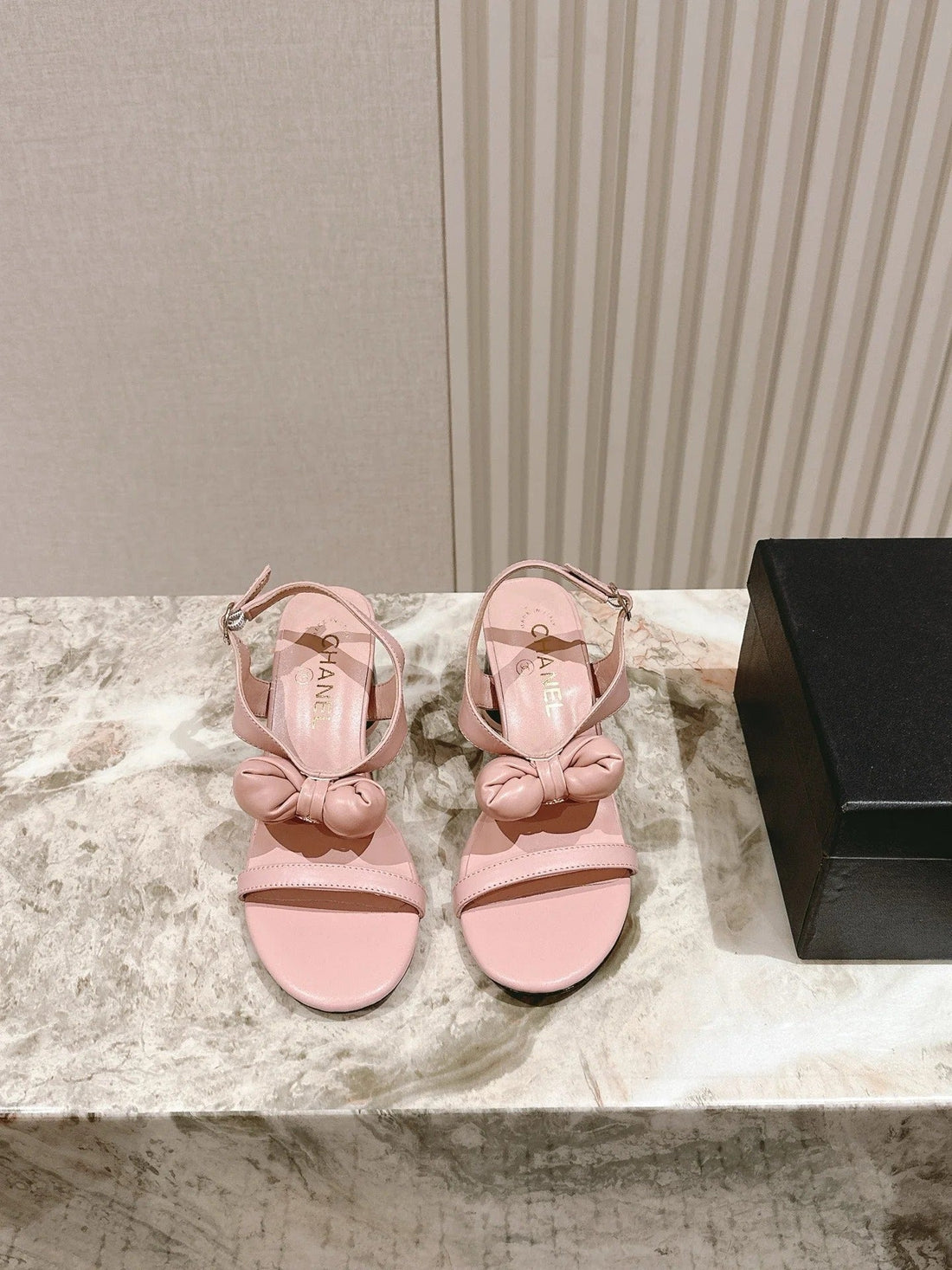 CC 26S Bow Sandals 55 Pink Cowhide 658466