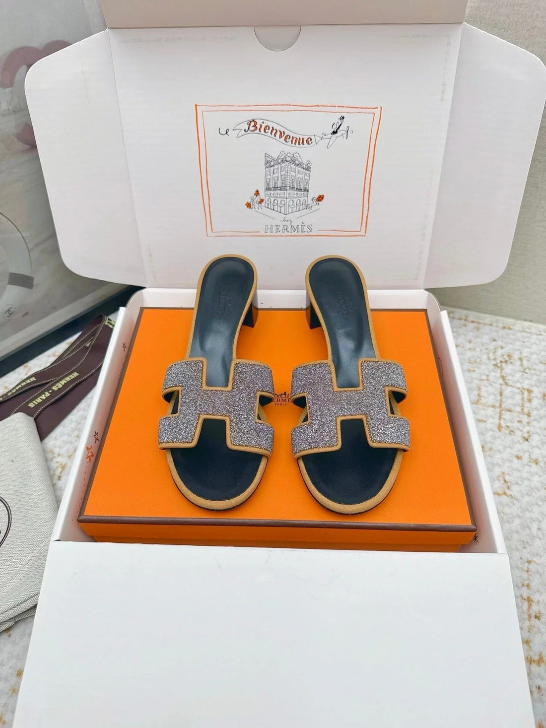 Hm 26SS Oran Sandals 50 Grey Taupe Rhinestone Cowhide 625268