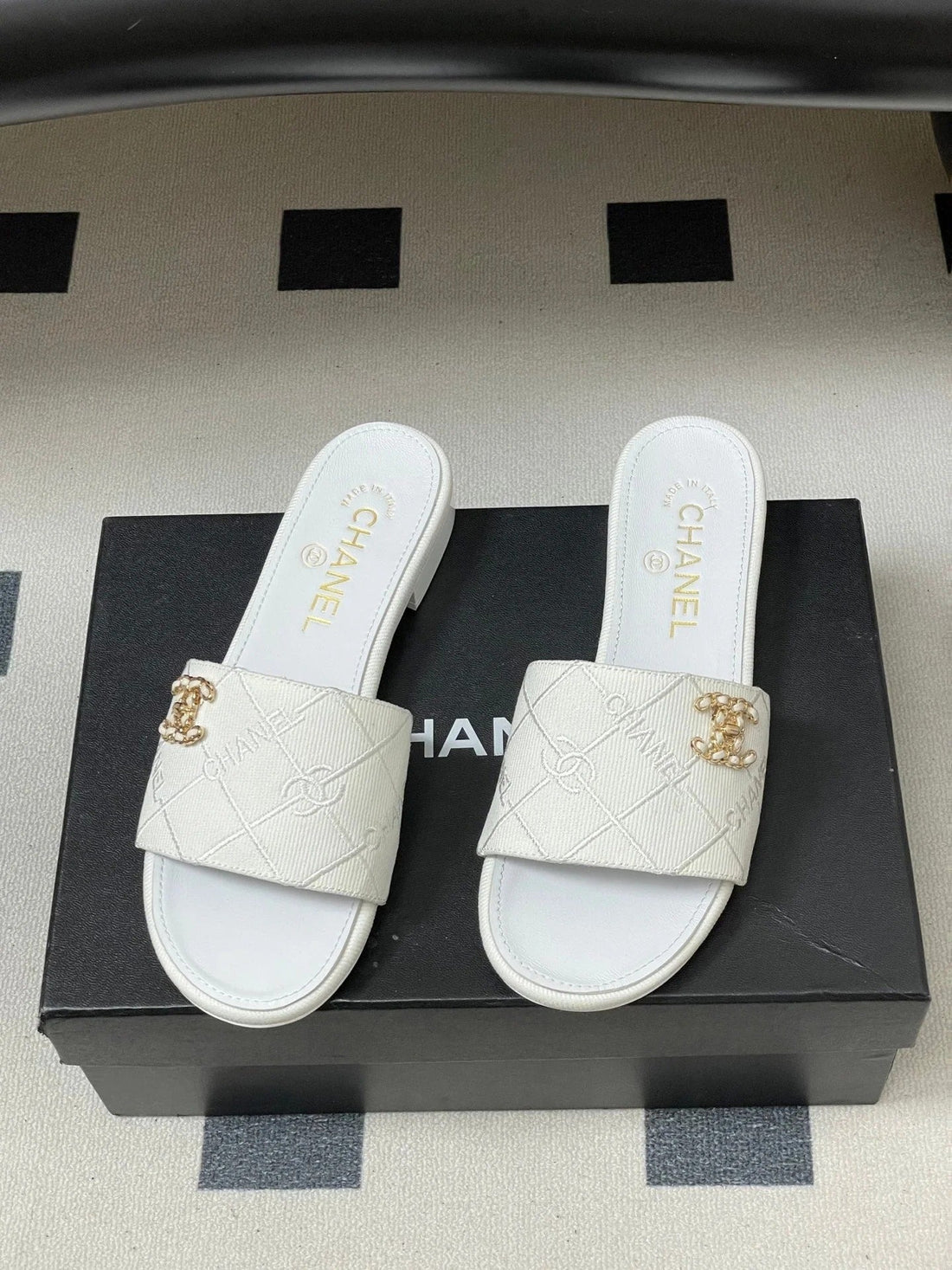 CC 26S Flat Sandals White Canvas Sheepskin Double C 649510