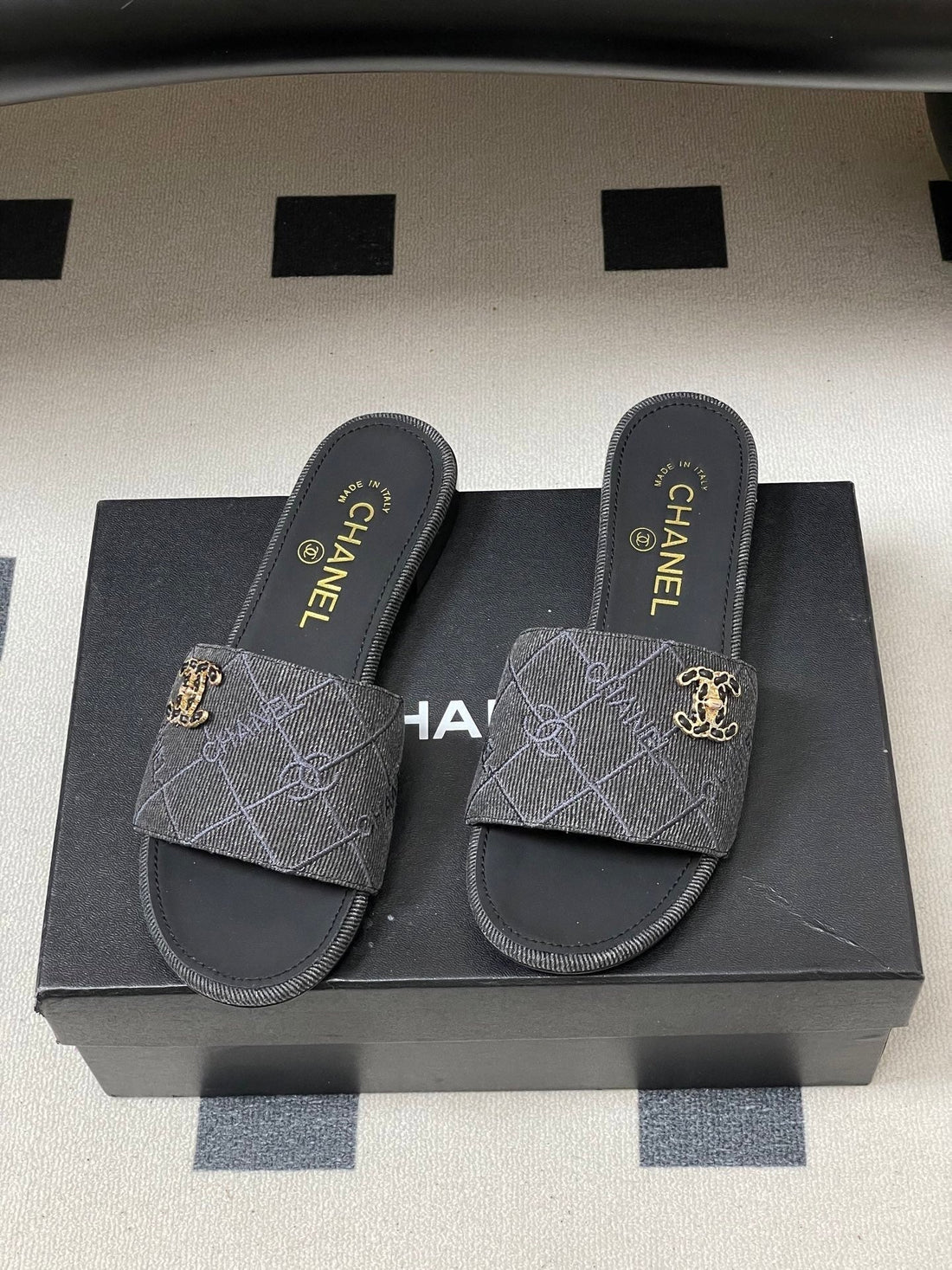 CC 26S Flat Sandals Black Canvas Sheepskin Double C 649508