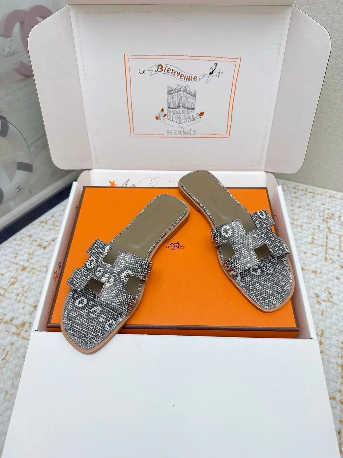 Hm 26SS Oran Sandals Taupe Gray White Cowhide 625037