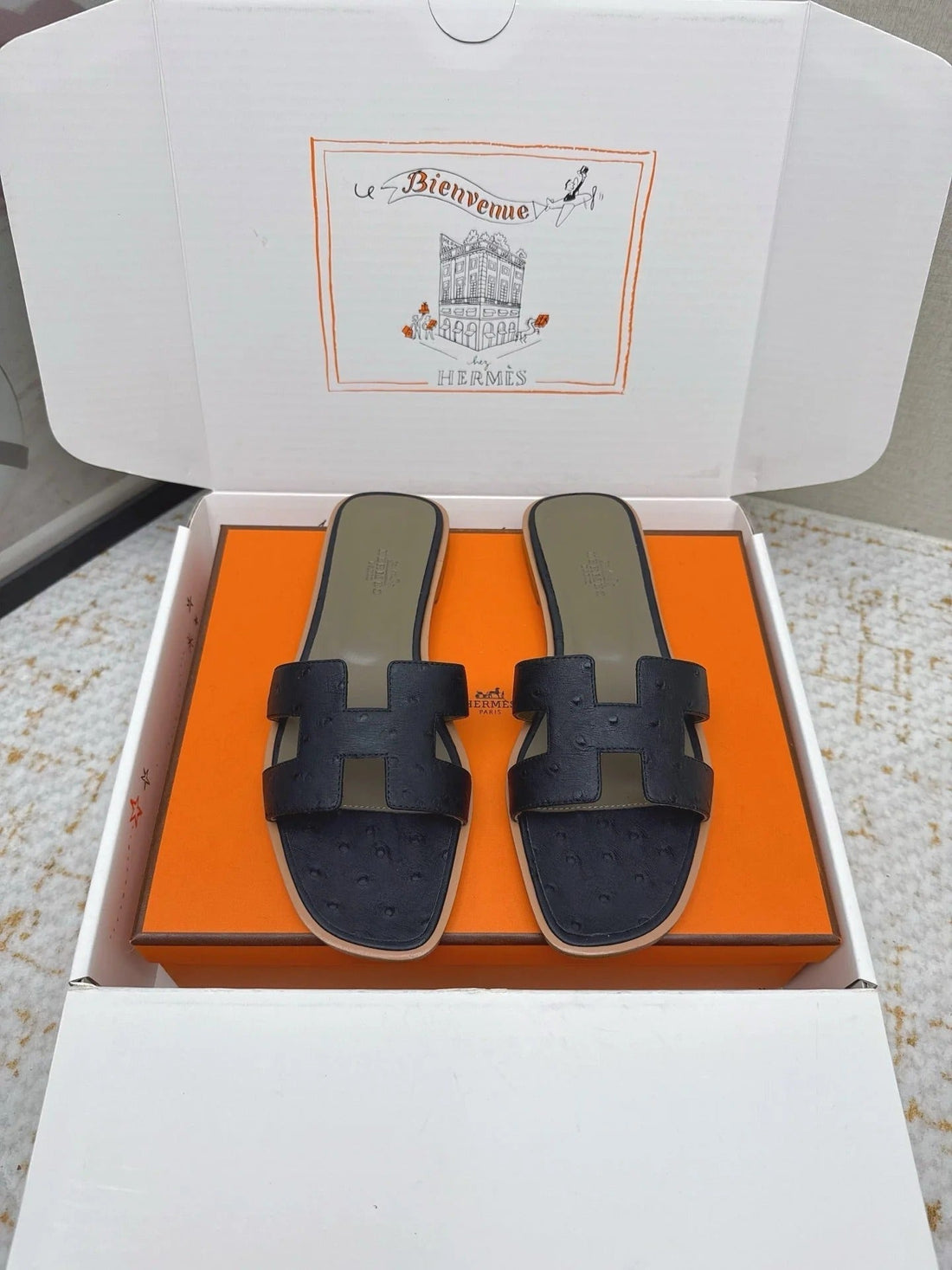 Hm 26SS Oran Sandals Taupe Navy Blue Ostrich Leather 625089