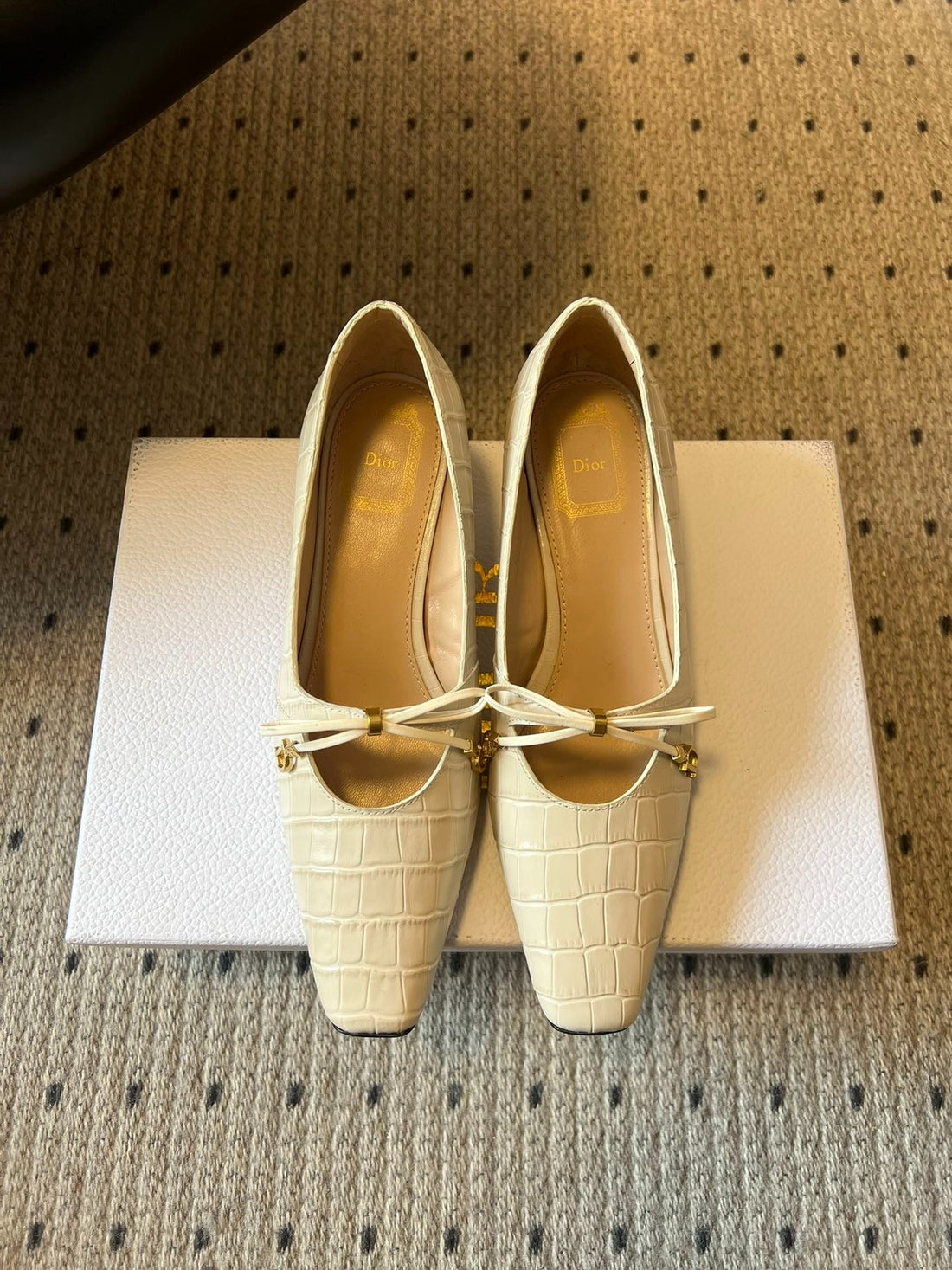 CD 26S Low Heel Pump 30 Beige Cowhide 651161