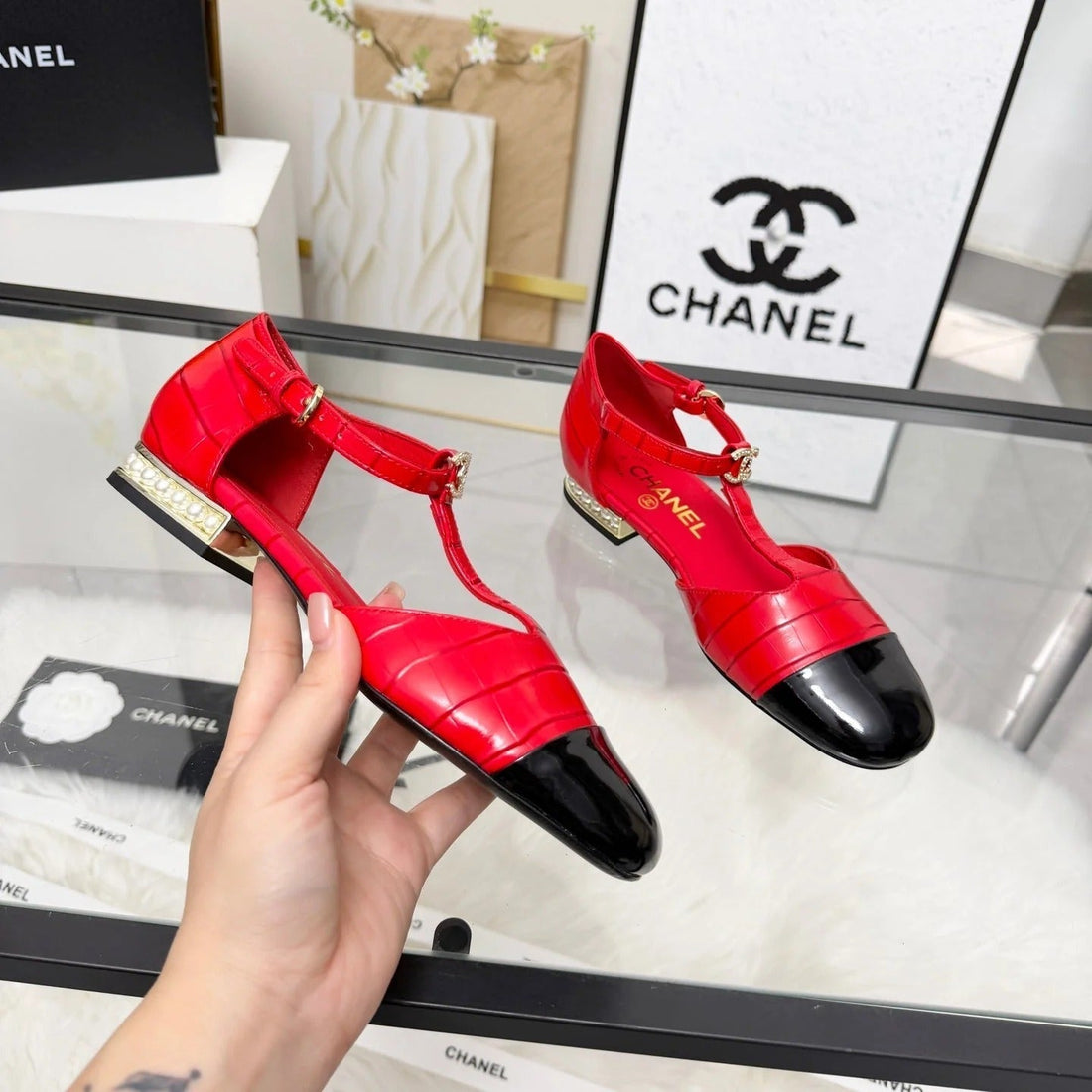 CC 26S Flat Sandals Red Black Cowhide Patent Leather 183574