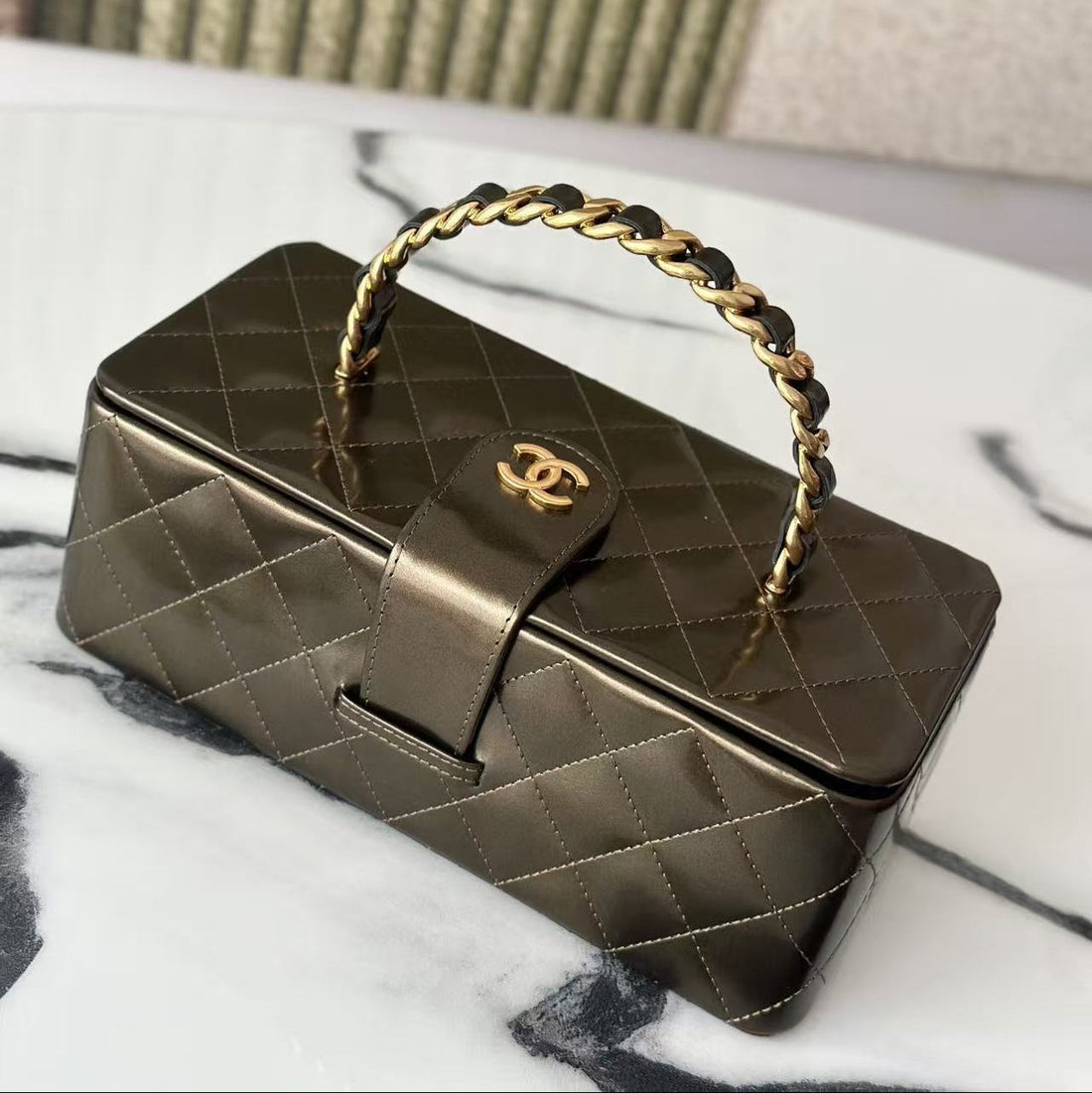 Chanel 2025 Vanity Bag 22CM Olive Green Leather