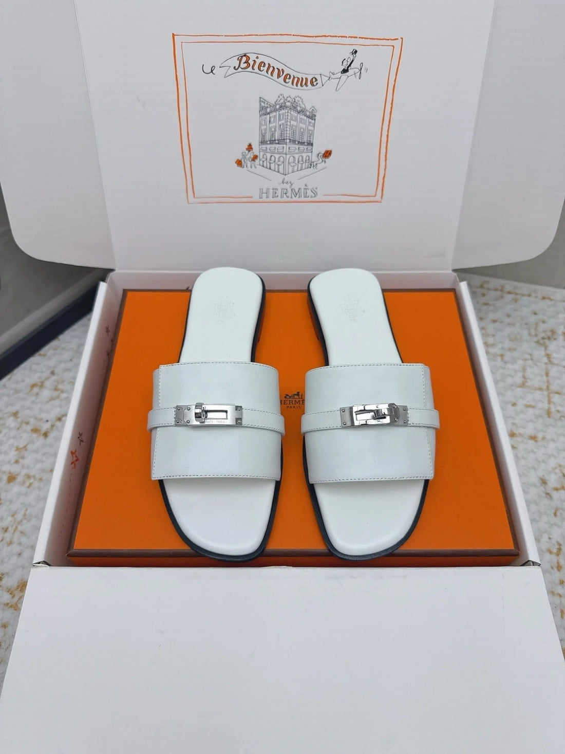 Hm 26SS Oasis Sandals White Sheepskin Sliver Buckle 625164