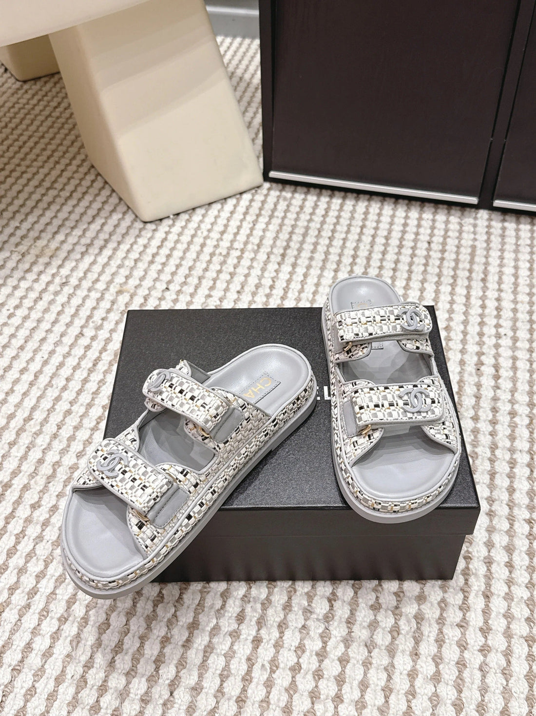 CC 26S Sandals Gray Beige Leather Raffia 632394