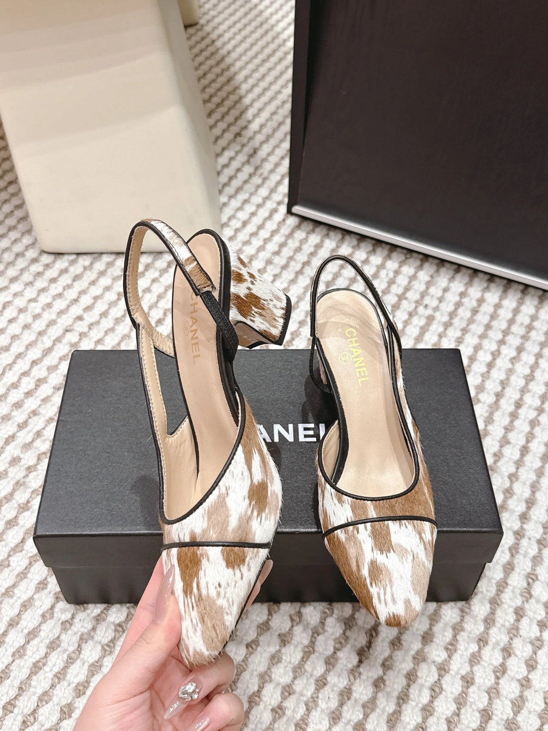 CC 26S Slingback 65 Beige White Leopard Leather 652655