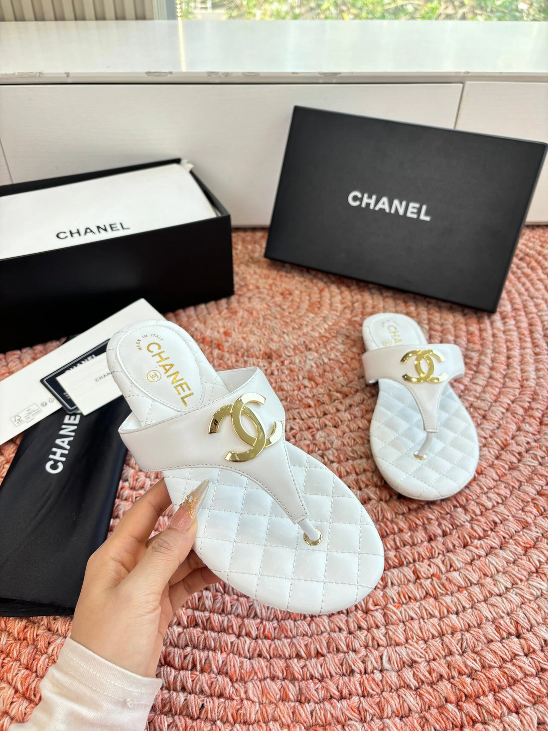 CC 26S Thong Sandals White Sheepskin 648258