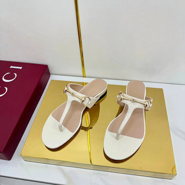 Thong Sandals In Cream White Lambskin Printed Logo With Gold Hardware