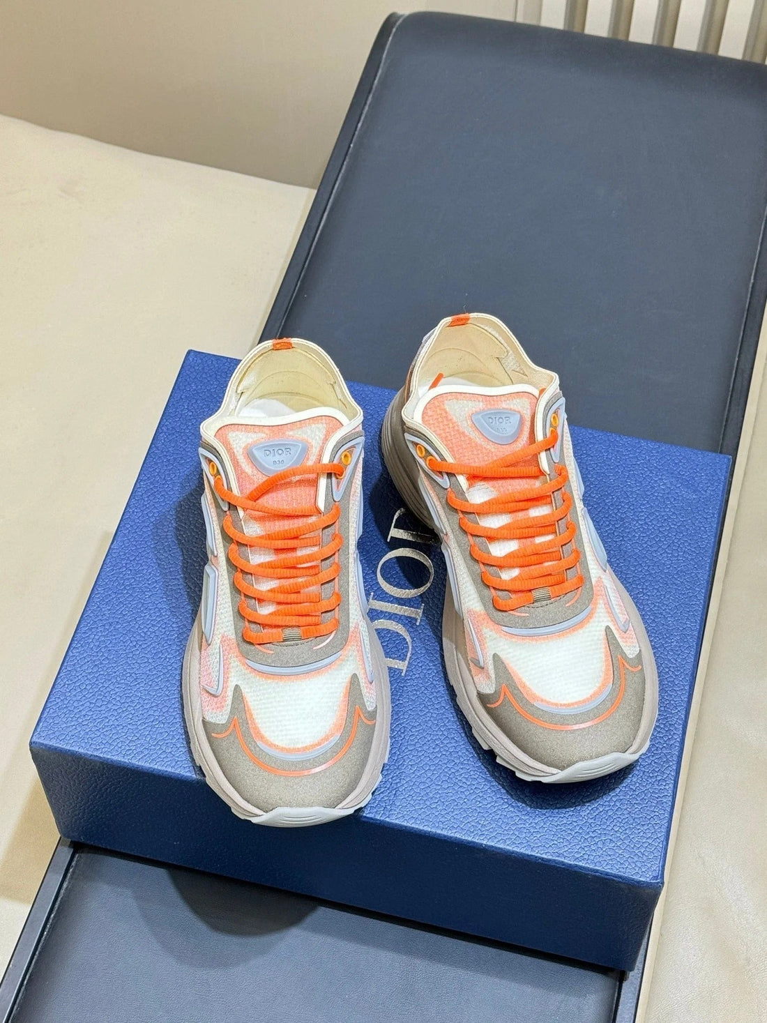 CD 26 B30 Sneaker Orange Silver Gray Mesh Tpu 621819