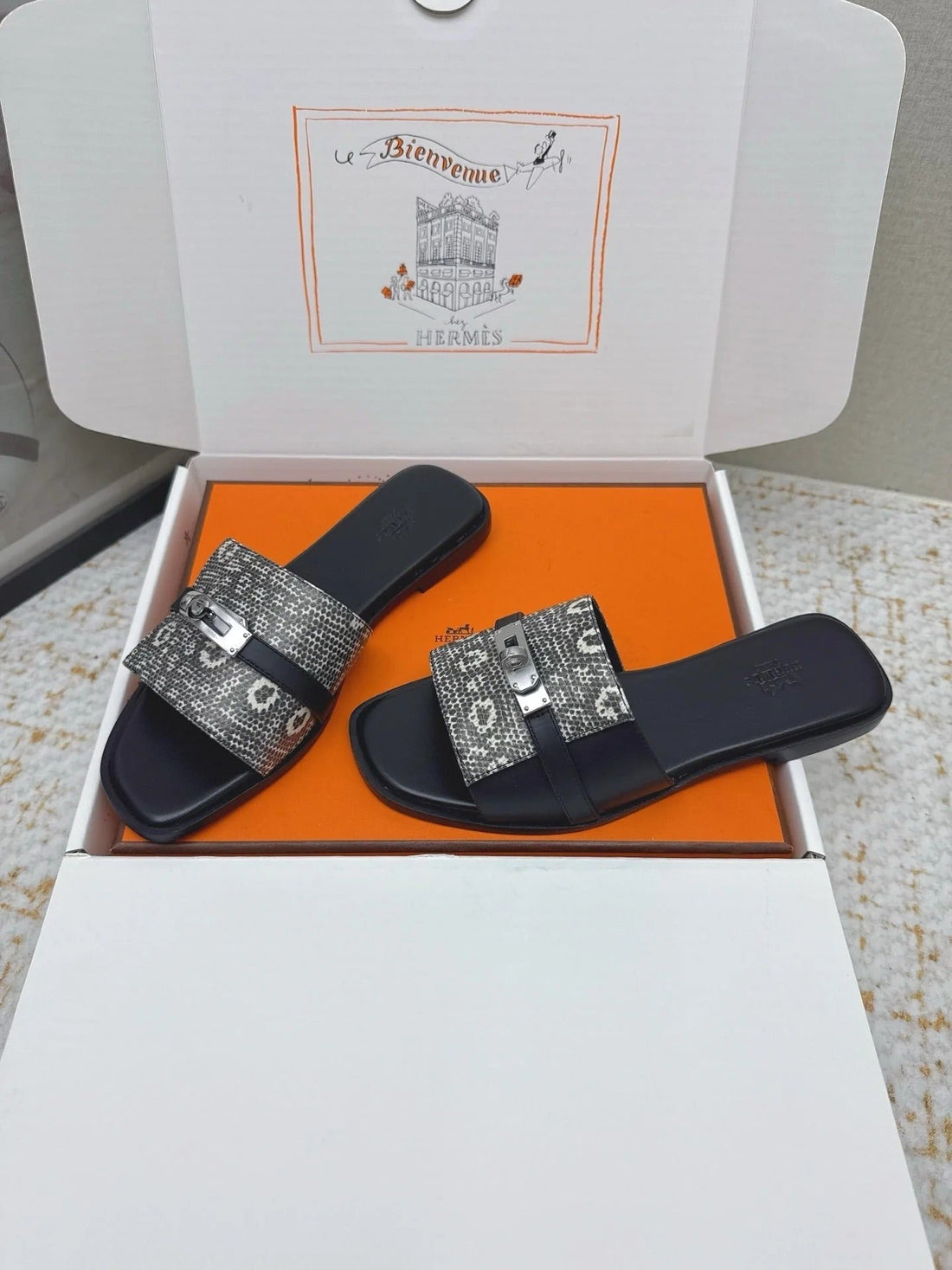 Hm 26SS Slippers Gray Black Cowhide Sliver Buckle 625154