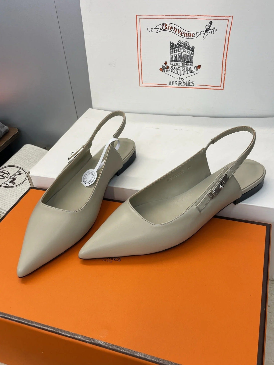 Hm 26SS Slingback Flat Beige Calfskin 607273