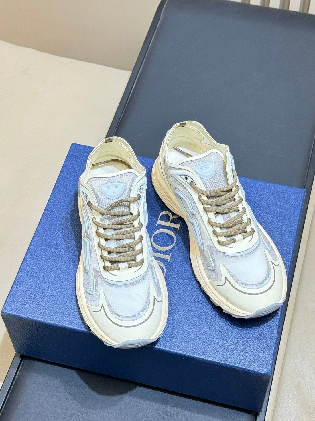 CD 26 B30 Sneaker White Silver Gray Mesh Tpu 621818