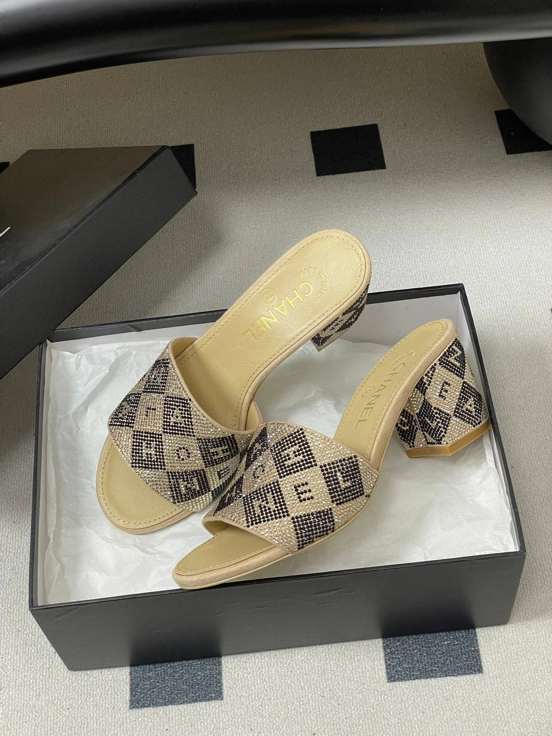 CC 26S Sandals 70 Beige Sheepskin Rhinestones 649517