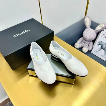 CC Simple Flats 25S In White Glossy Leather
