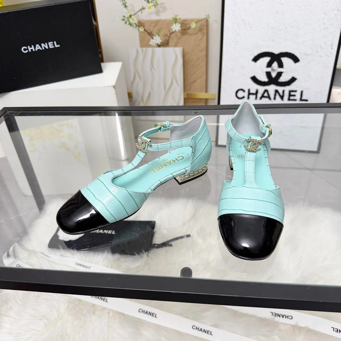 CC 26S Flat Sandals Light Turquoise Cowhide Patent Leather 183570