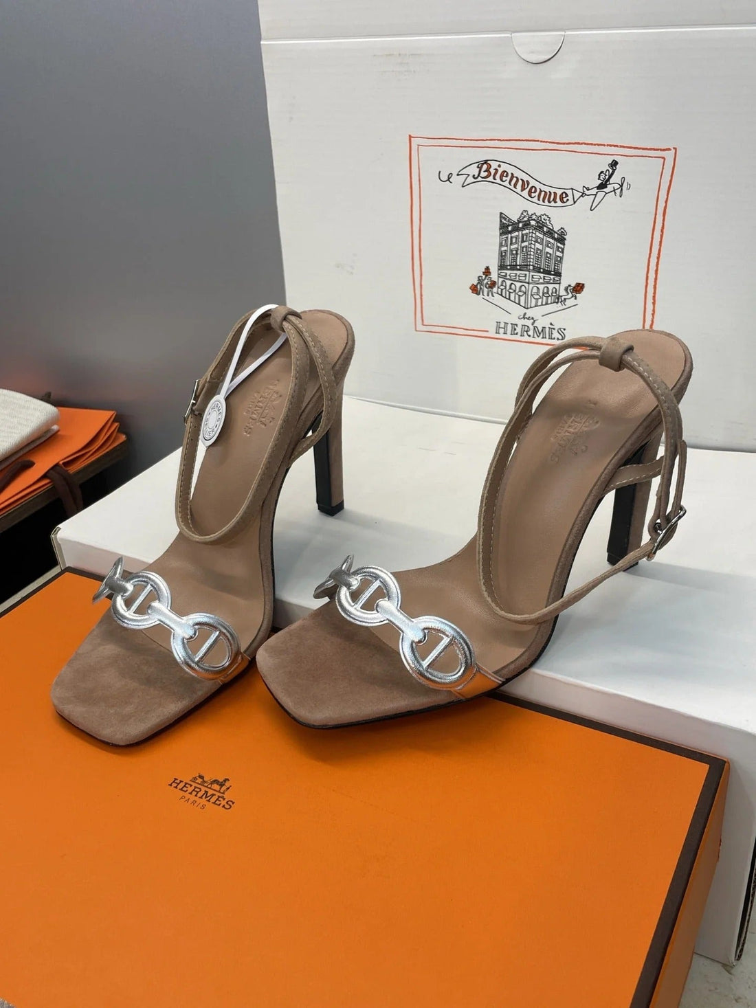 Hm 26SS Pig-Nose Sandals 105 Brown Suede Leather 607084