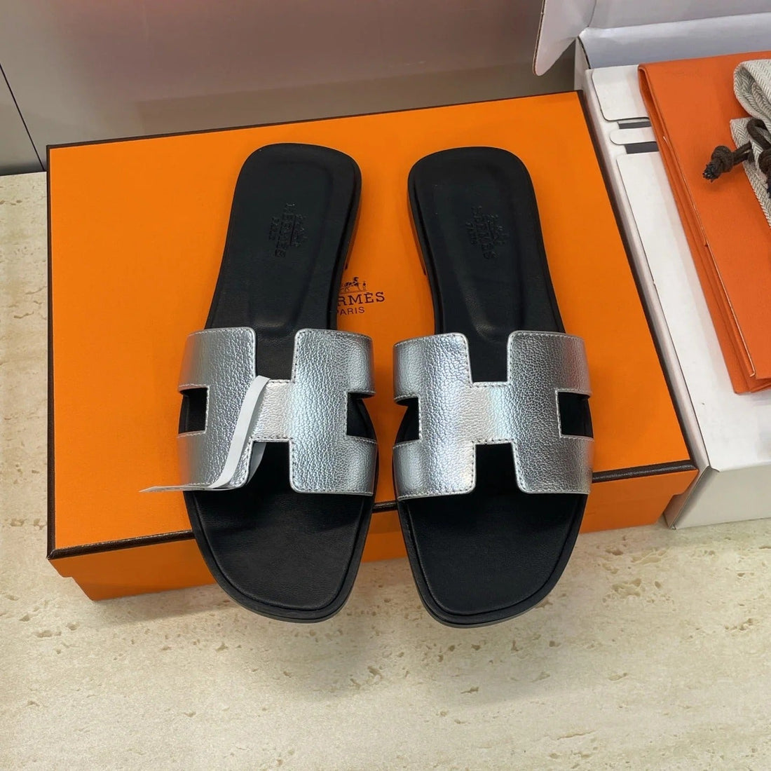 Hm 26SS Oran Sandals Black Sliver Calfskin 607222