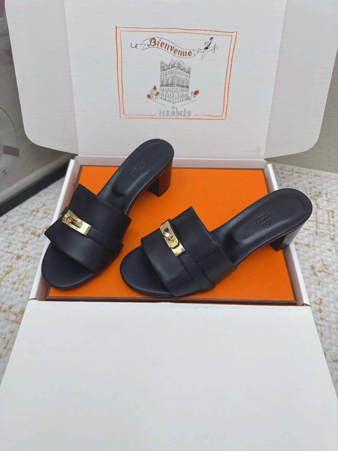 Hm 26SS Oasis Sandals 50 Black Sheepskin Gold Buckle 625161
