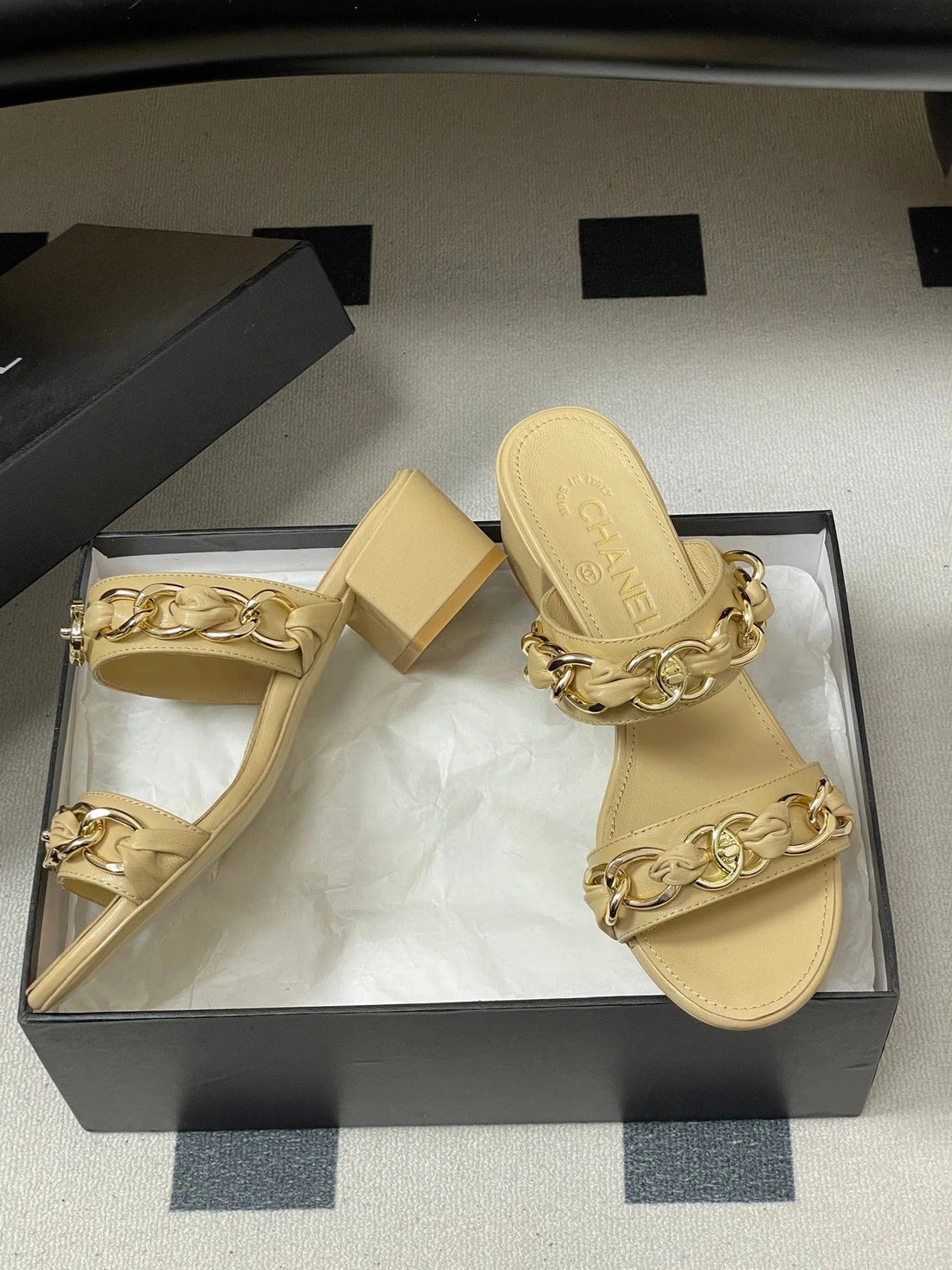 CC 26S Chunky Heels Sandals 55 Beige Sheepskin 649469