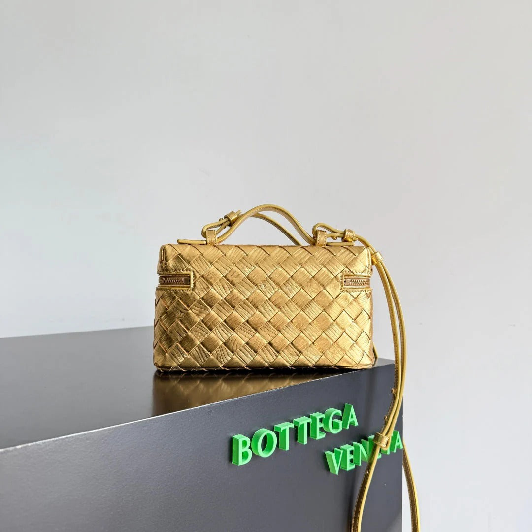 Bottega Veneta 2026 Bang Bang Vanity Case 22CM Gold Laminated Leather 137085