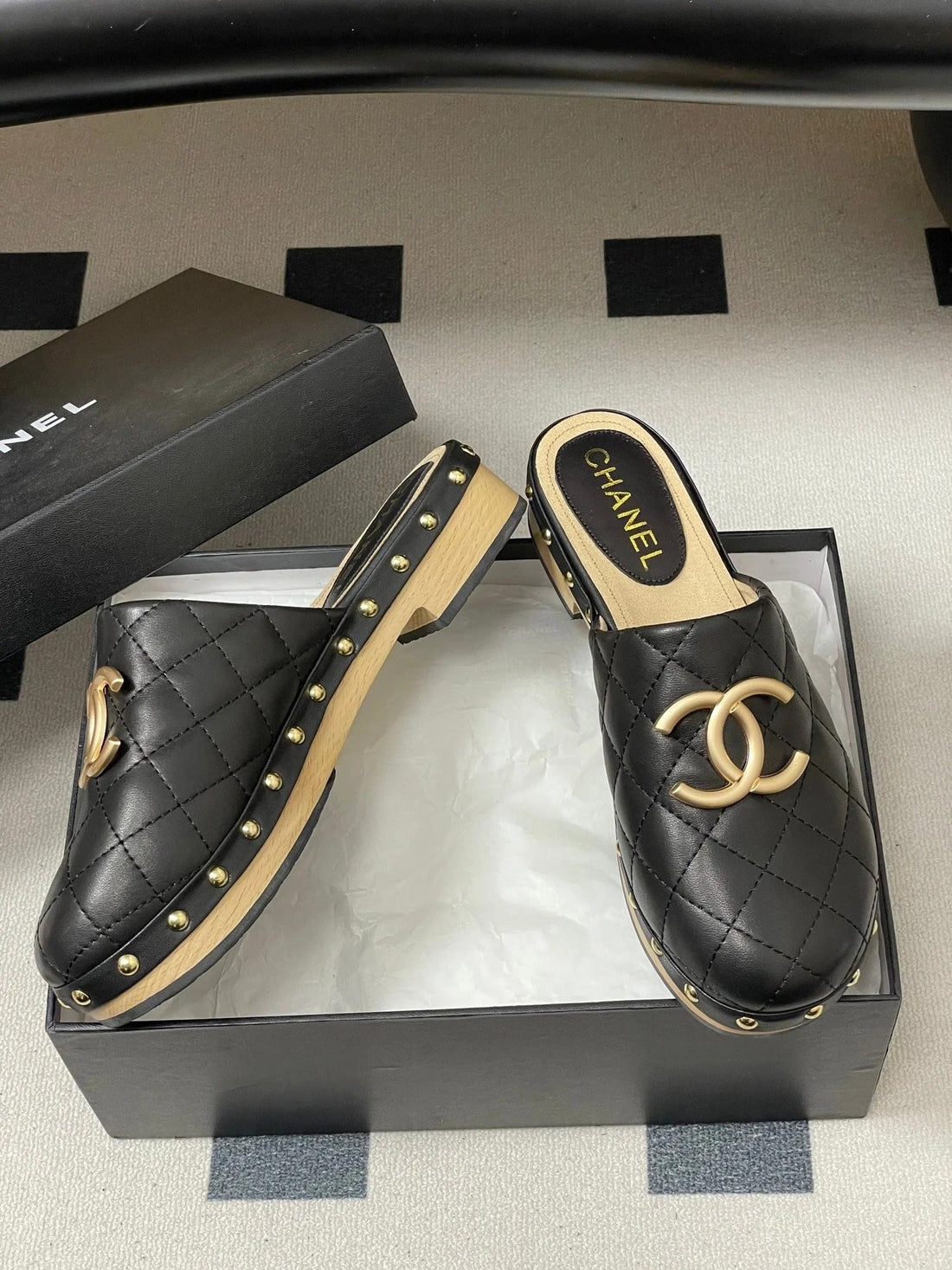 CC 26S Flat Mule Black Beige Cowhide 649404