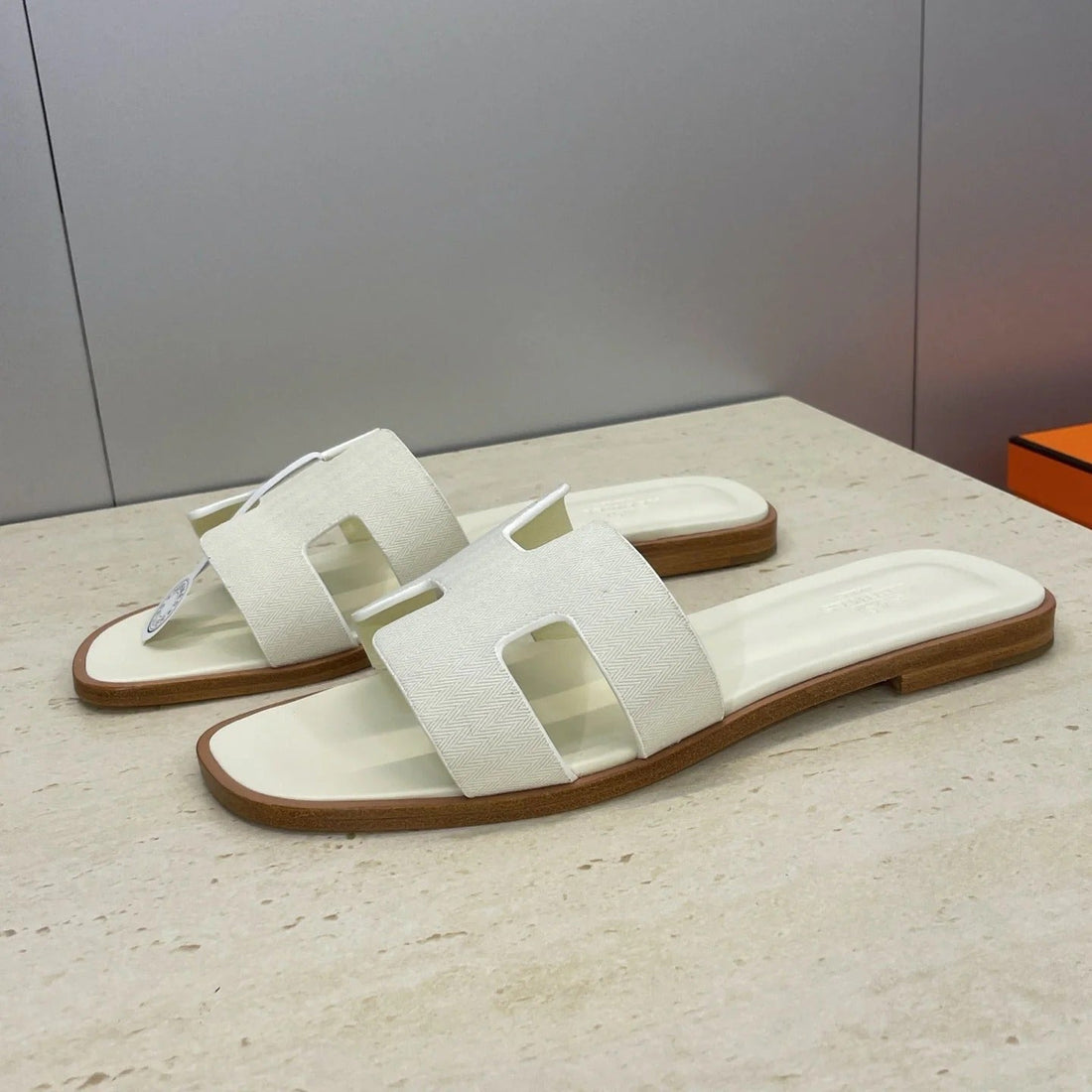 Hm 26SS Oran Sandals White Calfskin 607238